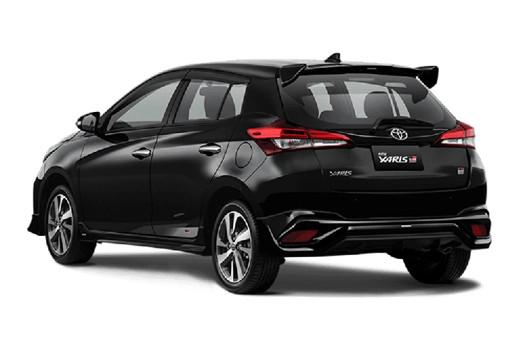 Bên ngoài, Toyota Yaris phiên bản GR Sport mới cũng được trang bị bộ body kit chính hãng và trông thể thao hơn bản thường. Cụ thể, bộ body kit này bao gồm cánh lướt gió gầm phía trước...