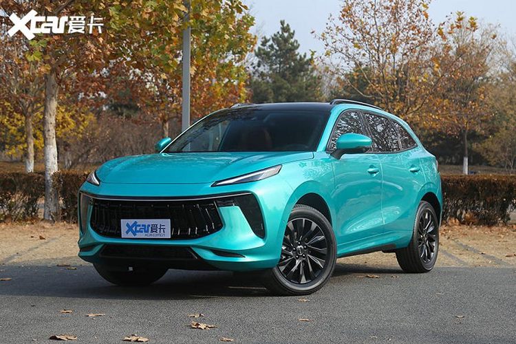 Được biết, lô xe Dongfeng T5 Evo đầu tiên sẽ được đăng kiểm khí thải tại thủ đô Hà Nội và kiểm định an toàn tại Long An. Sau đó, xe sẽ được bàn giao tới tay những khách hàng đặt cọc xe từ trước và toàn bộ lô xe này đều đã có chủ nhân. Dongfeng T5 Evo được kỳ vọng sẽ tạo ra "Cơn sốt" xe Trung Quốc thứ 2, sau Beijing X7