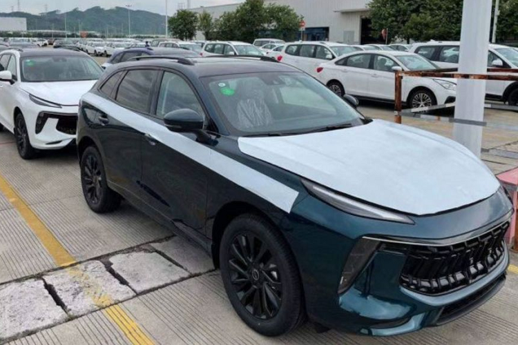 Với lợi thế đã có nhiều năm hoạt động tại thị trường Việt cộng với việc có nhà phân phối chính thức, mẫu xe SUV Dongfeng T5 Evo đã bắt đầu được chào bán tới người dùng trong nước cách đây một thời gian.