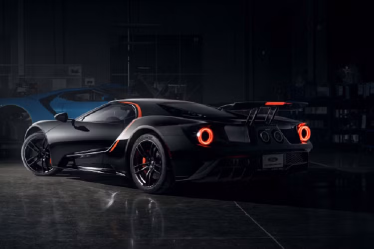 Tổng cộng 40 chiếc Ford GT Studio Collection sẽ được sản xuất chia đều cho năm 2021 và 2022. Khách hàng có thể tùy chọn giữa 7 màu xe tiêu chuẩn hoặc, nếu họ sẵn sàng chi đậm hơn, họ có thể tham khảo những màu sắc độc đáo hơn cho chiếc xe của mình.