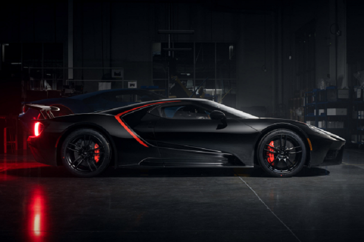 Những phiên bản giới hạn của Ford GT luôn được các tín đồ siêu xe săn đón và được rao bán với mức giá không dưới 1 triệu USD. Mức giá xe Ford GT Heritage Edition chắc chắn cũng không ngoại lệ.