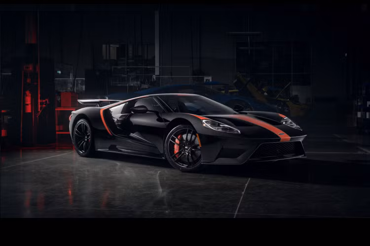 Ford GT là chiếc siêu xe có khả năng tăng tốc 0-100 km/h trong 2,8 giây và đạt vận tốc tối đa 340 km/h. Đây là một trong những siêu xe hàng hiếm và khó mua của hãng.