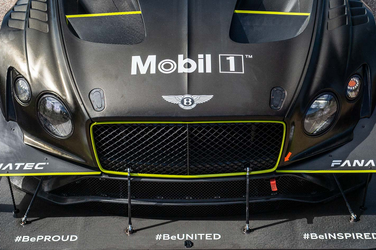 Xe được trang bị hộp số tiêu chuẩn của Bentley, tuy nhiên đường kính của trục dẫn động cầu sau đã được tăng lên để đảm bảo độ bền cho xe. Hộp số của chiếc Bentley GT3 Pikes Peak bản đua này sử dụng loại dầu nhớt với công thức đặc biệt do Mobil1 tạo ra. Khung xe đã được thiết lập và điều chỉnh để phù hợp cho giải đua. Xe được trang bị các lò xo mềm nhất và thanh chống lật từ các dòng xe khác của Bentley để giúp xe có thể vận hành một cách linh hoạt, nhanh nhẹn và ổn định nhất có thể. 