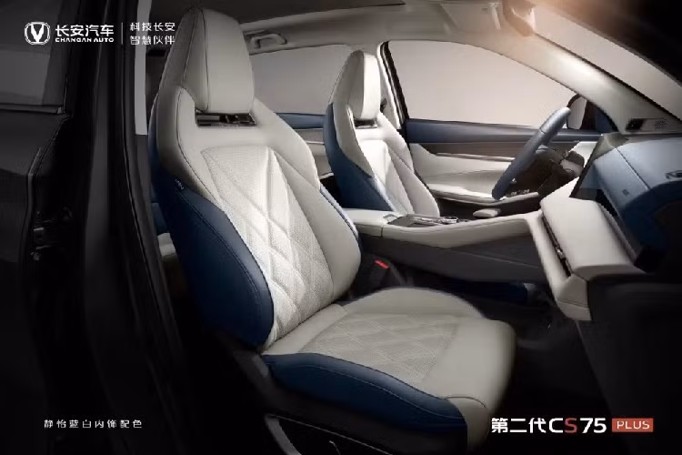 Thiết kế phía đầu xe trông táo bạo nhưng không quá thể thao. Nhưng phía đuôi xe lại có chút trái ngược khi đem đến một cảm giác tốc độ nhờ cánh gió phía trên cửa sổ với đèn tích hợp ở giữa, một bộ khuếch tán gió giả với điều sương mù kiểu xe đua F1, và 4 đầu ống pô cực lớn. 