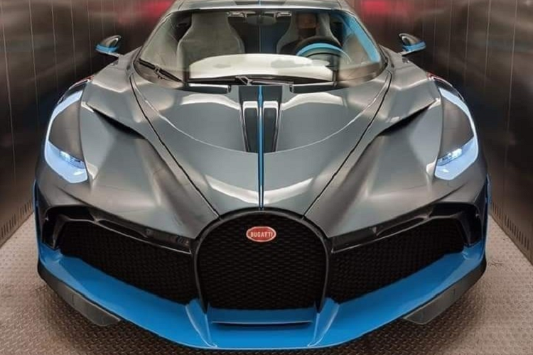 Điểm thú vị của Bugatti Divo triệu đô chính là việc cải thiện tính khí động lực học, nhờ đó tạo ra thêm 90 kg lực ép xuống mặt đường. Bugatti Divo còn được lắp thêm thanh ba-bô-lê (side skirt) khí động học, vây cá trung tâm và cánh gió đuôi mới có tác dụng như phanh khí cho Divo. Cánh gió đuôi của Bugatti Divo rộng hơn 23% so với loại trên Chiron, từ đó cải thiện đáng kể lực ép xuống mặt đường và hiệu suất phanh.