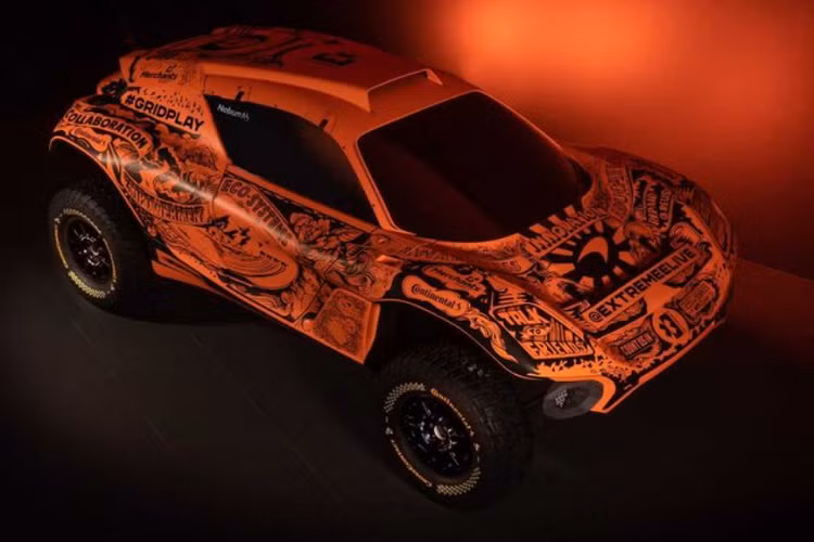 Để tưởng nhớ quê hương New Zealand của Bruce McLaren - tay đua huyền thoại kiêm nhà sáng lập của McLaren, New Zealand cũng là quê của Emma Gilmour, một đồ họa đặc biệt được dán lên nóc xe, cùng với lời cam kết "Count Us In" của McLaren Racing nổi bật ở phía trước.