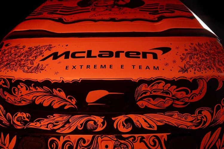 Theo trang web chính thức của Extreme E, tất cả các xe tham gia giải đua đều dùng động cơ điện kép sản sinh công suất 543 mã lực, có thể tăng tốc từ 0 - 100 km/h trong 4,5 giây. SUV McLaren được trang bị bộ pin 54 kWh và nặng 1.780 kg.