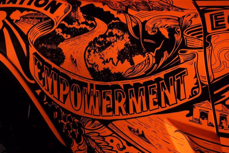 Chiếc SUV McLaren địa hình này chỉ là một sản phẩm đến từ bộ phận đua xe của thương hiệu. Cụ thể, đó là một chiếc SUV chạy hoàn toàn bằng điện sẽ tham gia giải đua Extreme E mùa thứ 2 cùng Emma Gilmour - tay đua nữ đầu tiên của cuộc thi Extreme E.