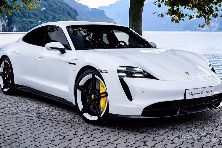 Porsche Taycan dat doanh so 29.000 xe, vuot mat huyen thoai 911