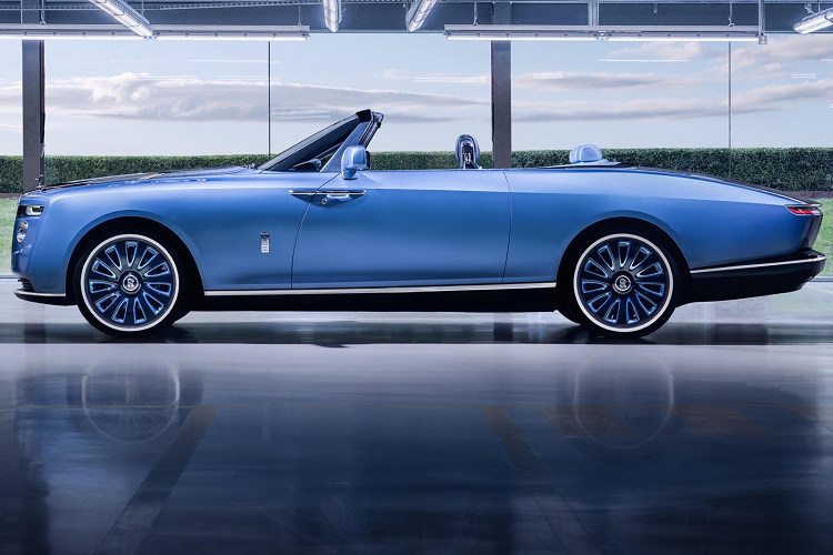 Trả lời Carbuzz, đại diện Rolls-Royce cho biết tất cả sáng tạo của bộ phận Coachbuild trong tương lai vẫn hợp pháp, hãng sẵn sàng tạo ra những mẫu xe độc lạ không giống ai. Hãng hiện vẫn không tiếc lộ chi phí phát triển và giá xe Rolls-Royce Boat Tail, nhưng chắc chắn nó phải ở mức hàng chục triệu USD.