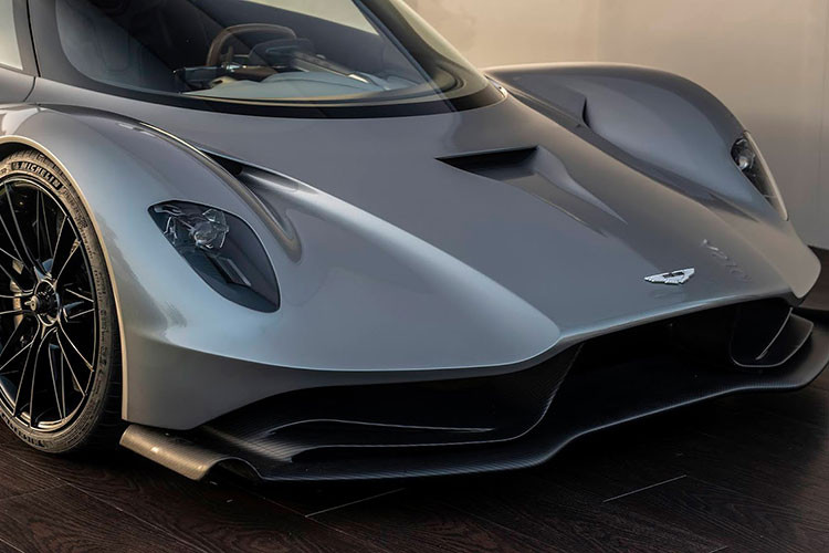 Ban đầu, Valhalla chỉ được dự định sản xuất 500 chiếc toàn thế giới nhưng sau đó con số này đã được nâng lên 999 chiếc. Aston Martin Valhalla sẽ được lên dây chuyền lắp ráp vào năm 2023.