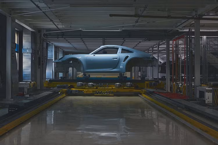 Được giới thiệu lần đầu tiên vào tháng 3/2020, Porsche 911 Turbo S là phiên bản nâng cấp động cơ boxer 3.8L thay thế cho động cơ boxer 3.0L trên các phiên bản 911 Carrera.