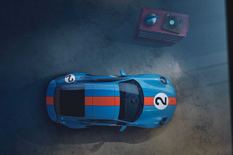 Bộ ghế trên xe sử dụng chất liệu da cao cấp và Alcantara màu xanh cùng những đường chỉ màu cam tương phản. Tựa đầu cho thêu hình chiếc Porsche 917K.