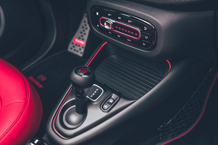 Ở chế độ Sport +, Brabus 92R có thể tăng tốc 0-100 km/h trong 10,9 giây. Phạm vi hoạt động tối đa của mẫu xe này ở chế độ Sport + là 125 km.