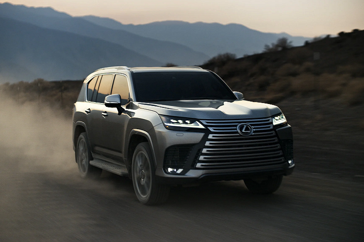 Lexus LX 2022 thế hệ hoàn toàn mới sử dụng nền tảng GA-F hoàn toàn mới, cứng hơn 20%, tiếp tục trung thành với khung gầm rời (body-on-frame). Nhờ sử dụng nền tảng khung gầm mới, trọng lượng xe giảm khoảng 200kg (441 pound) so với thế hệ cũ.