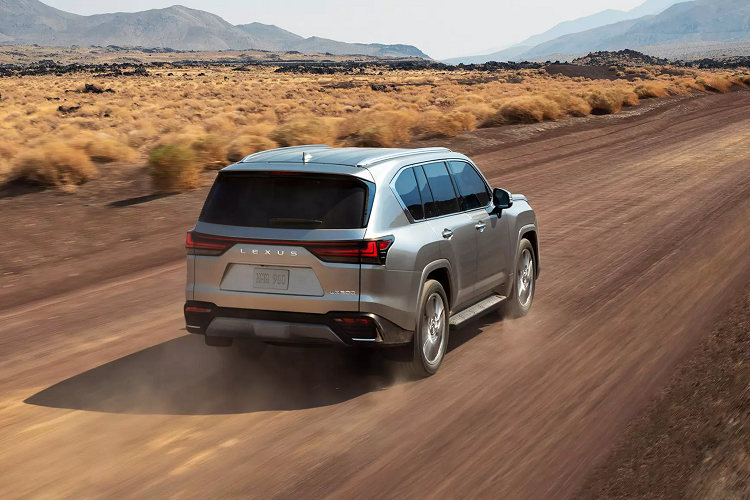 Các tính năng bổ sung của hệ thống an toàn và hỗ trợ lái Lexus Safety System+ 2.5 bao gồm đèn pha điều chỉnh chùm tia sáng thông minh, phát hiện các phương tiện đi trước hoặc đang tới và tự động chuyển đổi giữa đèn pha chùm sáng cao và đèn pha chiếu sáng thấp. Hệ thống Hỗ trợ nhận diện biển báo đường bộ (RSA) được thiết kế để thu thập dữ liệu và hiển thị trên màn hình đa thông tin (MID).