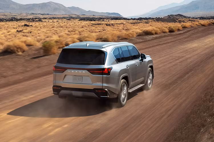 Các tính năng bổ sung của hệ thống an toàn và hỗ trợ lái Lexus Safety System+ 2.5 bao gồm đèn pha điều chỉnh chùm tia sáng thông minh, phát hiện các phương tiện đi trước hoặc đang tới và tự động chuyển đổi giữa đèn pha chùm sáng cao và đèn pha chiếu sáng thấp. Hệ thống Hỗ trợ nhận diện biển báo đường bộ (RSA) được thiết kế để thu thập dữ liệu và hiển thị trên màn hình đa thông tin (MID).