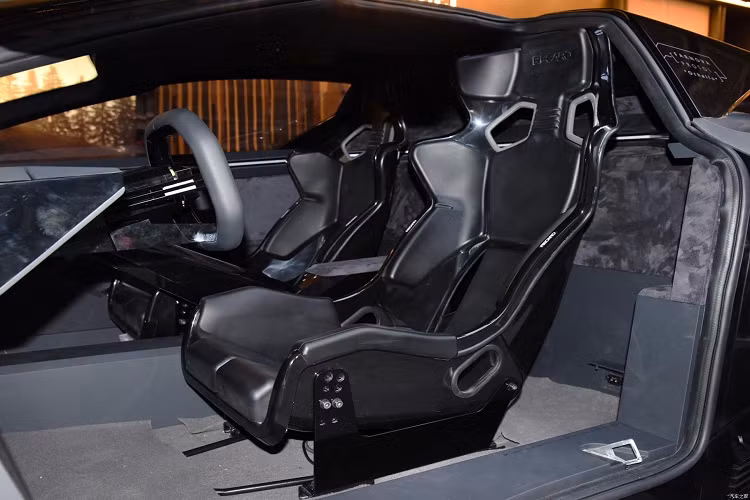 Bắt đầu từ năm 2022, Othello sẽ được sản xuất tại một nhà máy mới ở thành phố Thường Đức, tỉnh Hồ Nam, Trung Quốc. Bên cạnh hypercar điện, Farnova còn có những kế hoạch lớn khác cho lĩnh vực kinh doanh ô tô của mình.