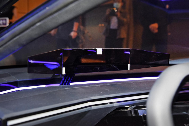 Theo công bố chính thức của nhà sản xuất, hypercar này có kích thước dài 4.670 mm, rộng 2.080 mm, cao 1.145 mm, trục cơ sở 2.670 mm, và trọng lượng không tải 1.350 kg.