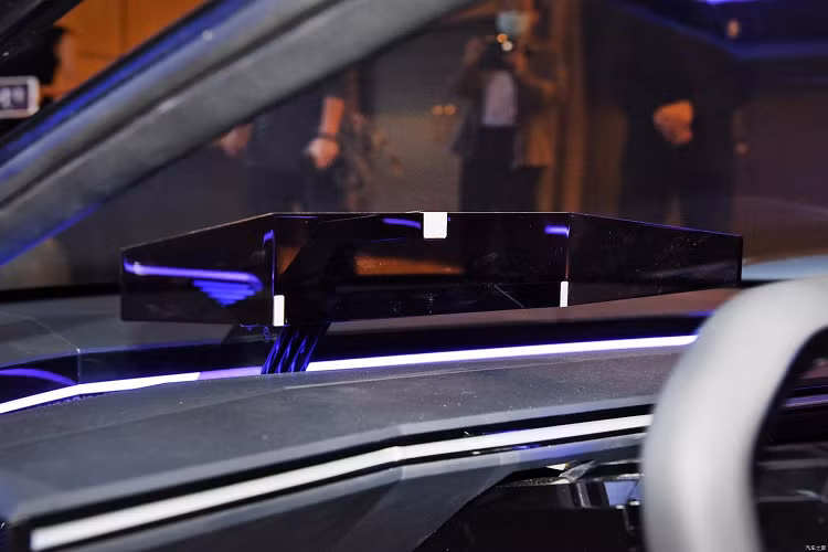 Theo công bố chính thức của nhà sản xuất, hypercar này có kích thước dài 4.670 mm, rộng 2.080 mm, cao 1.145 mm, trục cơ sở 2.670 mm, và trọng lượng không tải 1.350 kg.