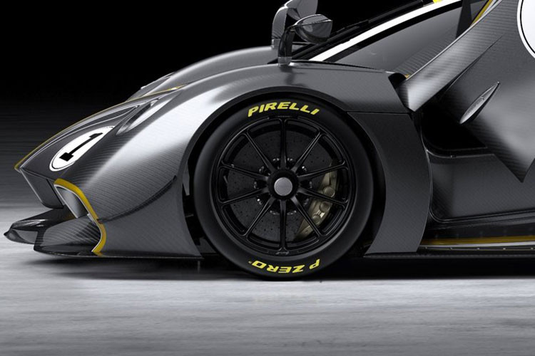 Cơ cấu này gồm một thanh chống lật và một khung trước được làm bằng hợp kim thép nhôm 41xx được thiết kế chuyên dụng cho đường đua. Nhờ vào những cải tiến này, khung gầm chiếc Huayra R được cải thiện 16% độ cứng xoắn và 51% độ cứng uốn so với Huayra tiêu chuẩn. Cấu trúc này cũng góp phần giảm khối lượng cho xe, giúp nó chỉ nặng 1.050 kg.