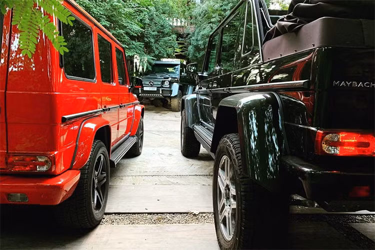 Với việc tậu Mercedes-Maybach G650 Landaulet, Campuchia là đất nước Đông Nam Á hiếm hoi sở hữu dàn xe G-Class đáng mơ ước từ các bản tiêu chuẩn, Mercedes-AMG G63 Edition 1, Mercedes-Benz G63 AMG 6x6 cho đến Mercedes-Maybach G650 Landaulet.