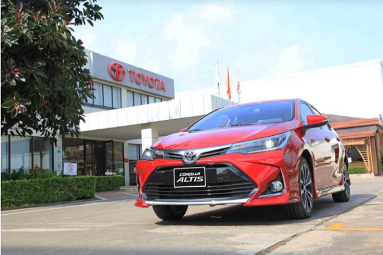 Trong tháng 11/2020 vừa qua, Toyota Corolla Altis chỉ đạt doanh số bán ra 461 xe, cộng đồn cả năm 2020 đạt 2.366 xe. Doanh số Corolla Altis thấp hơn các đối thủ như: Hyundai Elantra (589 xe tháng 11, cả năm 3.911 xe), Mazda3 (1.218 xe tháng 11, cả năm 8.538 xe) và Kia Cerato (1.737 xe tháng 11, cả năm 10.223 xe), nhưng cao hơn Honda Civic nhập Thái (329 xe tháng 11, cả năm 2.259 xe).