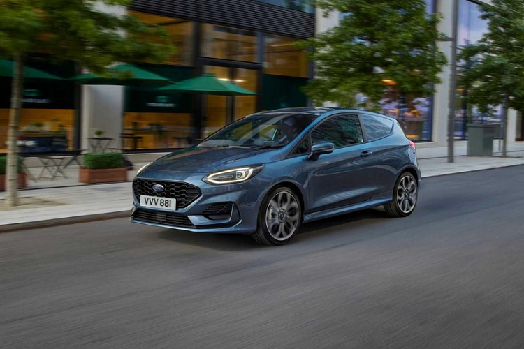 Cách đây vài ngày, hãng Ford đã tung ra phiên bản 2022 của dòng xe hatchback cỡ nhỏ Fiesta ở thị trường châu Âu. Trong dòng Ford Fiesta 2022 mới ra mắt tại lục địa già, có cả phiên bản thương mại mang tên Van.