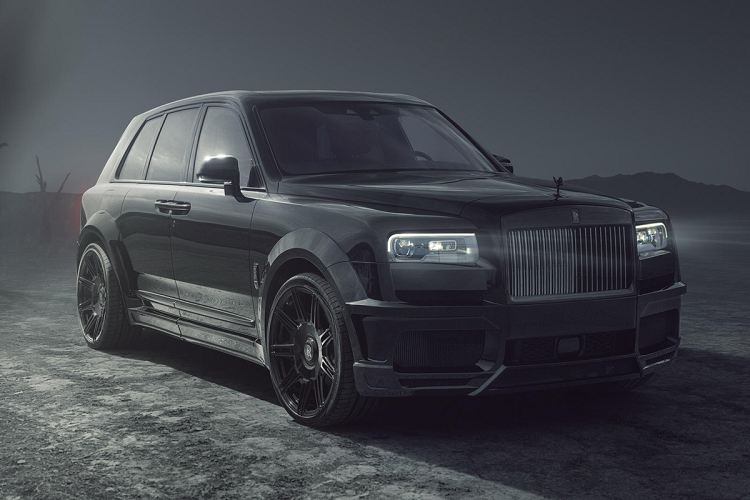 Là một trong những chiếc SUV sang trọng hàng đầu thế giới, Rolls-Royce Cullinan mới luôn thu hút sự chú ý khi xuất hiện trên đường. Nếu bạn muốn một chiếc Cullinan độc quyền hơn, Rolls-Royce cũng cung cấp phiên bản Black Badge. Đây là phiên bản tùy biến với ngoại hình hầm hố hơn, nội thất đầy chi tiết carbon và động cơ V12 mạnh mẽ.