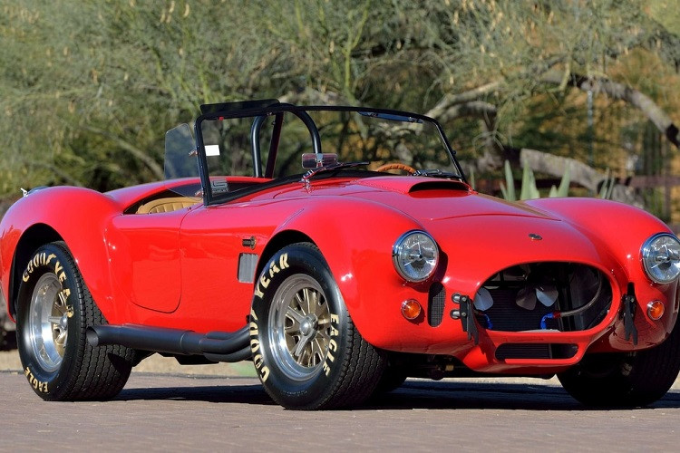 Buổi đấu giá sẽ được tổ chức tại sân vận động State Farm, Arizona, Mỹ. Sự kiện sẽ kéo dài trong 3 ngày, từ 18-20/3 năm 2021. Ngoài chiếc Shelby 427 Cobra, bộ sưu tập được mang ra đấu giá còn có nhiều mẫu xe hấp dẫn khác như Ferrari 599 GTO, F12tdf, Mercedes-Benz SLS AMG Black Series, Saleen S7 Twin Turbo