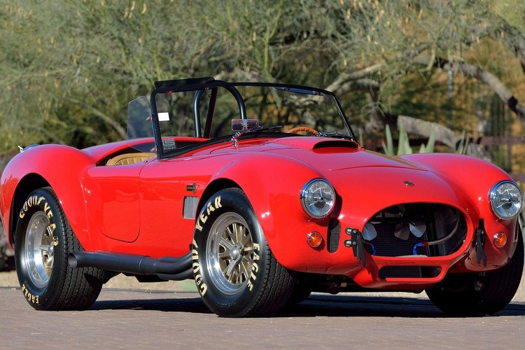 Đặc biệt, chiếc Cobra CSX1010 của Paul Walker là phiên bản giới hạn, xe với số lượng chỉ có đúng 14 chiếc được sản xuất trên toàn thế giới.