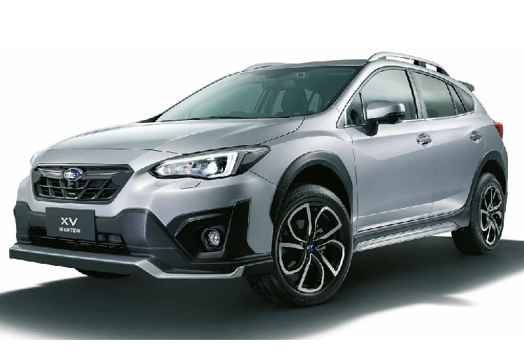Tại triển lãm Thailand International Motor Expo 2021 hiện đang diễn ra tại Thái Lan, hãng Subaru đã chính thức vén màn phiên bản nâng cấp của dòng SUV cỡ nhỏ XV. Ở một số thị trường khác, mẫu SUV cỡ B này được gọi bằng cái tên Subaru Crosstrek. Subaru XV 2022 mới đã được cải tiến nhẹ trong thiết kế ngoại thất. Có thể thấy điều này qua thiết kế cản trước với 2 góc hình chữ "L" mới. Bên cạnh đó là lưới tản nhiệt khác biệt và cụm đèn pha thay đổi nhẹ so với trước.