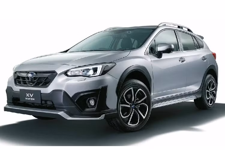 Tại triển lãm Thailand International Motor Expo 2021 hiện đang diễn ra tại Thái Lan, hãng Subaru đã chính thức vén màn phiên bản nâng cấp của dòng SUV cỡ nhỏ XV. Ở một số thị trường khác, mẫu SUV cỡ B này được gọi bằng cái tên Subaru Crosstrek. Subaru XV 2022 mới đã được cải tiến nhẹ trong thiết kế ngoại thất. Có thể thấy điều này qua thiết kế cản trước với 2 góc hình chữ "L" mới. Bên cạnh đó là lưới tản nhiệt khác biệt và cụm đèn pha thay đổi nhẹ so với trước.