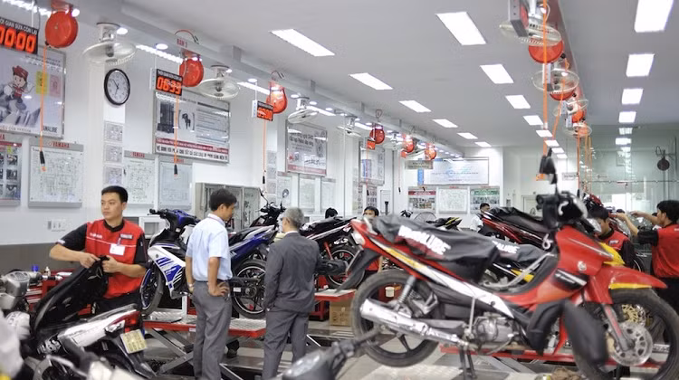 Lam sao de chiec xe may co the loi nuoc trong mua mua lut?