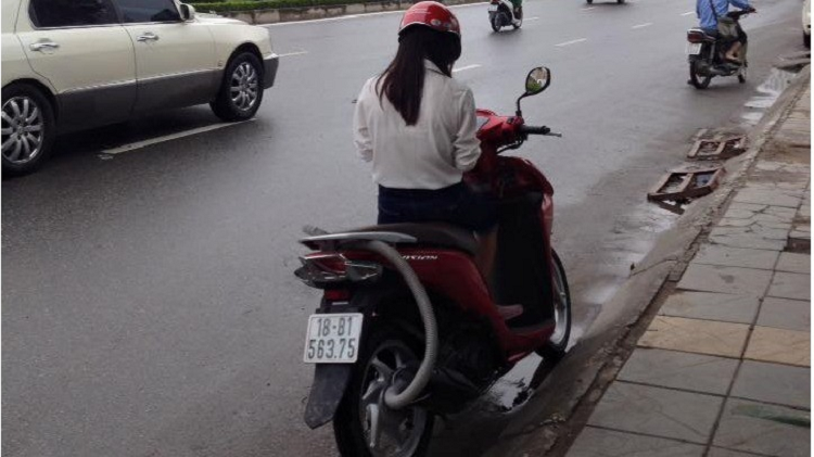 Lam sao de chiec xe may co the loi nuoc trong mua mua lut?-Hinh-5