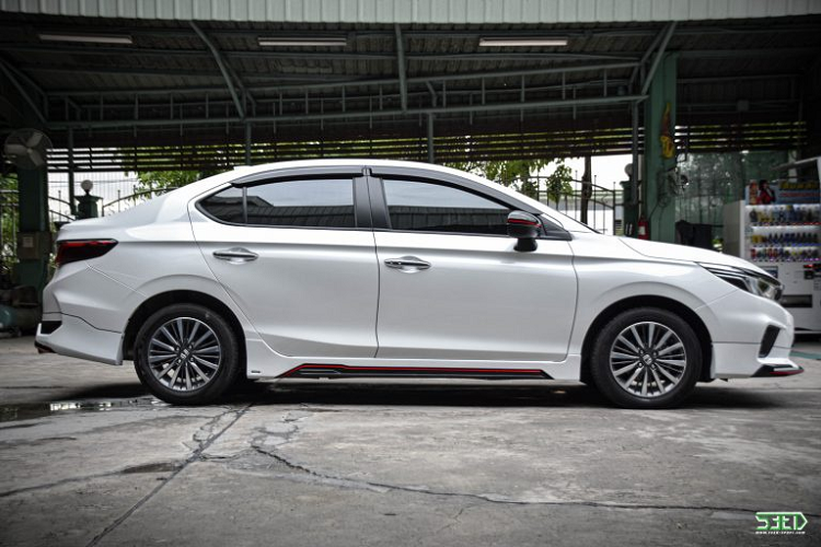 Tất cả phiên bản của Honda City 2021 tại Việt Nam sử dụng động cơ 1.5L 4 xy-lanh, sản sinh công suất 119 mã lực và mô-men xoắn 145 Nm. Đi kèm với động cơ là hộp số vô cấp CVT.