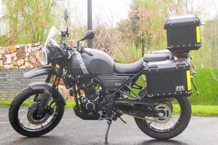 Royal Enfield Himalayan là mẫu xe adventure có thiết kế cổ được, được thương hiệu xe Ấn Độ gốc Anh ra mắt vào năm 2018. Dáng vẻ cổ điển được nhiều người yêu thích đã khiến cho Himalayan trở thành "nạn nhân" tiếp theo của tình trạng đạo nhái thiết kế từ các thương hiệu xe Trung Quốc. Mới đây, nhà sản xuất môtô Hanway Trung Quốc vừa chính thức giới thiệu mẫu xe mới mang trên mình ngoại hình và thiết kế của Royal Enfield Himalayan mang tên Hanway G30.