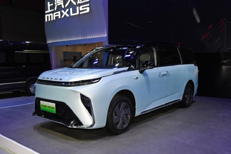 Tuy nhiên, công ty Trung Quốc đã công bố kế hoạch giới thiệu một biến bản tầm xa vào năm 2023, sẽ cung cấp “phạm vi hoạt động siêu xa” hơn 650 km. Ở Trung Quốc, SAIC Maxus Mifa 9 có giá khởi điểm từ 269.900 nhân dân tệ (tương đương 957 triệu đồng) đối với bản tiêu chuẩn, và tăng lên 379.900 nhân dân tệ (tương đương 1,34 tỷ đồng) đối với bản cao cấp nhất. Giai đoạn giao hàng dự kiến sẽ bắt đầu trong tháng 5/2022, và mẫu xe này cũng sẽ được cung cấp ở thị trường châu Âu.