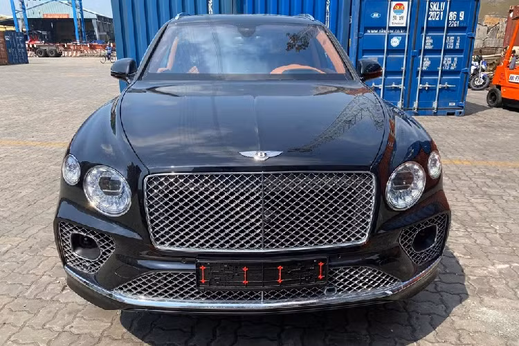 Bentley Bentayga V8 2021 ca chuc ty dong 