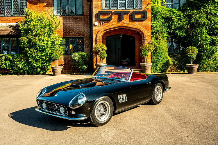 Nhiều người sẽ đồng ý rằng Ferrari 250 GT SWB California Spyder cổ điển là một trong những mẫu xe đẹp nhất từng được sản xuất. Vì vậy, những chiếc xe 250 GT SWB California Spyder còn tồn tại ngày nay thường có giá nhiều triệu USD ở mỗi hiên đấu giá. Chỉ có 106 chiếc 250 GT California Spyder được sản xuất trong cấu hình SWB và LWB, khiến nó trở thành một trong những chiếc Ferrari hiếm nhất, đắt nhất và đáng mơ ước nhất.