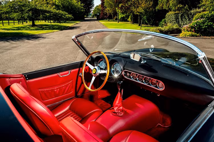 Trong khi các chiếc xe nguyên bản hiếm khi được nhìn thấy trên đường phố và thường được trưng bày với thông số kỹ thuật ban đầu tại những sự kiện dành cho xe sang và xe cổ, California Spyder Revival của GTO Engineering có thể được tùy chỉnh biến hóa với động cơ, hộp số nâng cấp, và nhiều lựa chọn màu sắc đối với ngoại thất và nội thất.