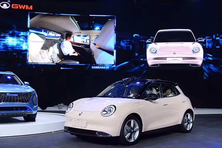 Great Wall vừa chính thức giới thiệu mẫu ôtô điện Ora Good Cat với thị trường Thái Lan. Ở thị trường Đông Nam Á này, mẫu ôtô điện Trung Quốc có 3 phiên bản, bao gồm Tech, Pro và Ultra. Giá xe Great Wall Ora Good Cat tương ứng của 3 phiên bản là 989.000 Baht (khoảng 674 triệu đồng), 1,059 triệu Baht (722 triệu đồng) và 1,199 triệu Baht (818 triệu đồng).