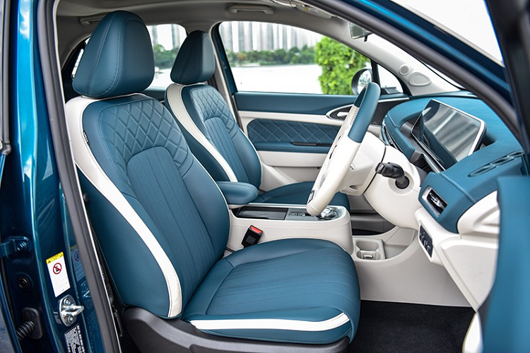 Trong khi đó, hệ thống sạc nhanh DC cho phép tăng dung lượng pin từ 0-80% trong thời gian chỉ 45 phút ở 2 bản Tech và Pro. Con số tương ứng của bản Ultra là khoảng 1 tiếng đồng hồ.