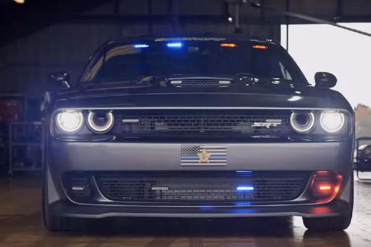 Kẻ buôn ma túy từng sở hữu chiếc xe này là một tay buôn bán heroin, một trong những loại ma túy gây nghiện và nguy hiểm nhất trên thế giới. Khi cảnh sát bắt được hắn ta, họ biết được sự liên quan của chiếc xe Dodge Challenger của kẻ buôn ma tuý và ngay lập tức tịch thu nó.