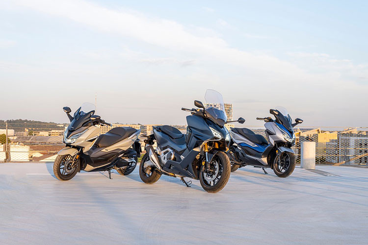 Mới đây, PT Astra Honda Motor (AHM) đã chính thức ra mắt Honda Forza 250 2021 mới tại thị trường Indonesia . Ở phiên bản mới 2021, Honda Forza 250 sở hữu nhiều thay đổi hợp lý, khỏe khoắn và thể thao hơn trước.