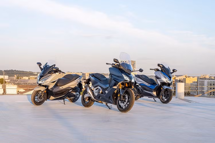 Mới đây, PT Astra Honda Motor (AHM) đã chính thức ra mắt Honda Forza 250 2021 mới tại thị trường Indonesia . Ở phiên bản mới 2021, Honda Forza 250 sở hữu nhiều thay đổi hợp lý, khỏe khoắn và thể thao hơn trước.