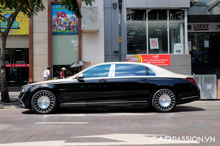 Một số trang bị an toàn nổi bật trên xe bao gồm hỗ trợ đỗ xe chủ động, cảnh báo mất tập trung, chống trượt khi tăng tốc ASR, ổn định thân xe điện tử và hỗ trợ ổn định xe khi gió thổi ngang, camera 360 độ phân giải cao, chức năng cảnh báo Pre-Safe, chống bó cứng phanh và hỗ trợ phanh khẩn cấp,…