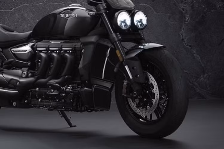 Hiện tại, chưa rõ mức giá xe Triumph Rocket 3 Black Edition phiên bản đặc biệt này dành cho các biker muốn sở hữu Rocket thế nhưng, với người chơi tại Việt Nam thì có lẽ phiên bản đặc biệt này cũng sẽ có mức giá khoảng 1 tỷ đồng.