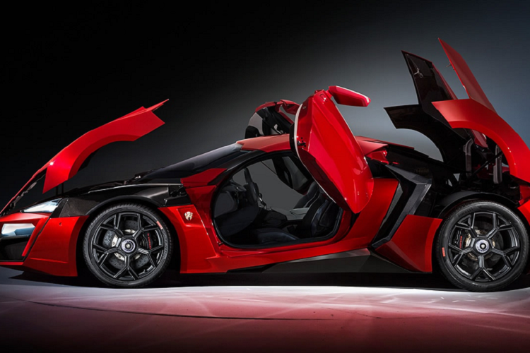 Siêu xe Trung Đông được trang bị động cơ boxer 6 xy-lanh 3.7L tăng áp mạnh 780 mã lực và mô-men xoắn 960 Nm. Khách hàng có thể chọn hộp số sàn 6 cấp hoặc hộp số tự động ly hợp kép 7 cấp. Xe có khả năng tăng tốc 0-100 km/h dưới 3 giây và tốc độ tối đa được giới hạn ở mốc 395 km/h.