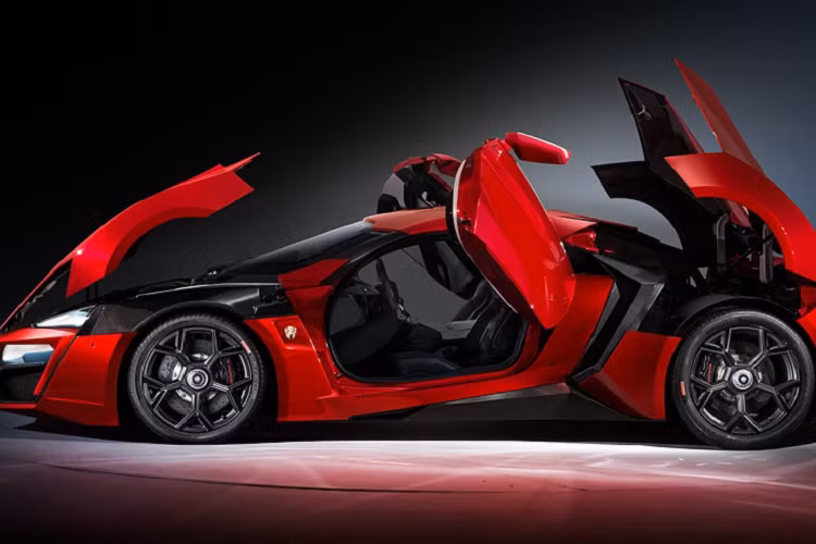 Siêu xe Trung Đông được trang bị động cơ boxer 6 xy-lanh 3.7L tăng áp mạnh 780 mã lực và mô-men xoắn 960 Nm. Khách hàng có thể chọn hộp số sàn 6 cấp hoặc hộp số tự động ly hợp kép 7 cấp. Xe có khả năng tăng tốc 0-100 km/h dưới 3 giây và tốc độ tối đa được giới hạn ở mốc 395 km/h.